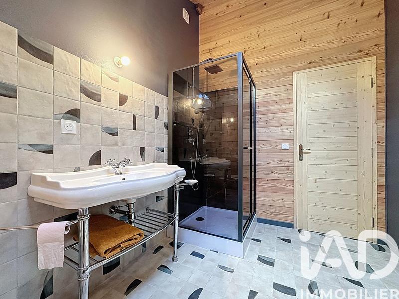 Maison - 221 m² - 7 pièces