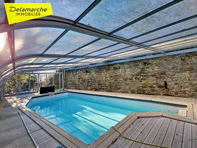 Maison - 325 m² - 11 pièces