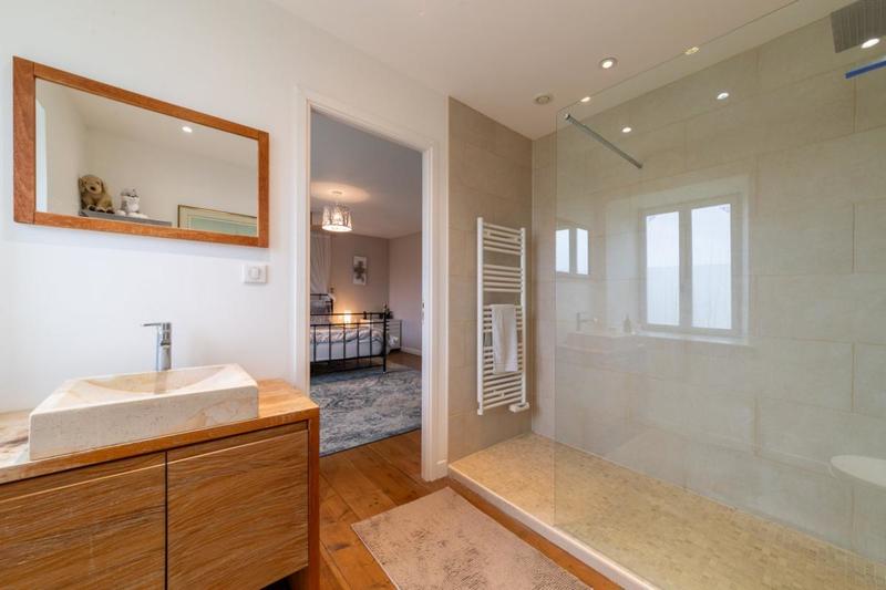 Propriété - 256 m² - 6 pièces