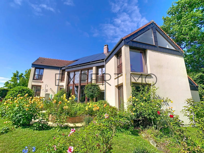 Maison - 218 m² - 9 pièces