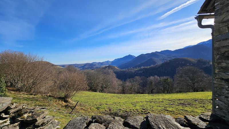 Maison en pierre - 92 m² - 2 pièces