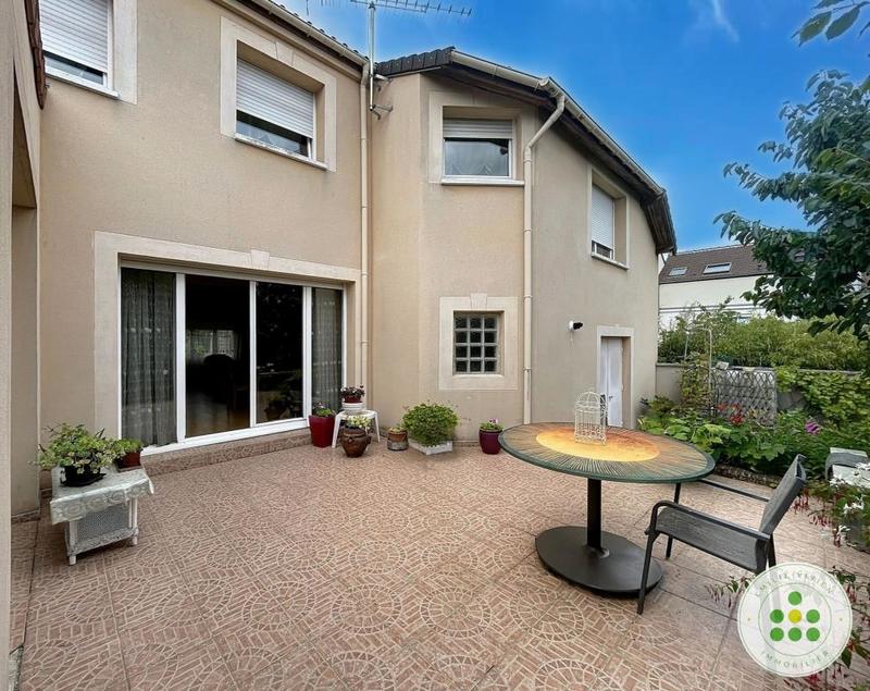 Maison - 186 m² - 8 pièces