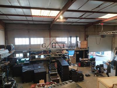 Entrepôt - 1 100 m²