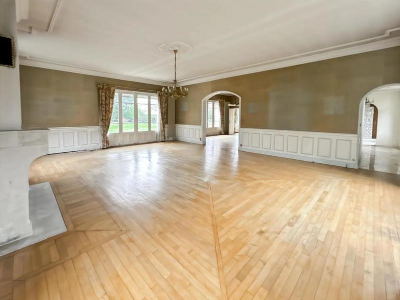 Maison - 338 m² - 10 pièces