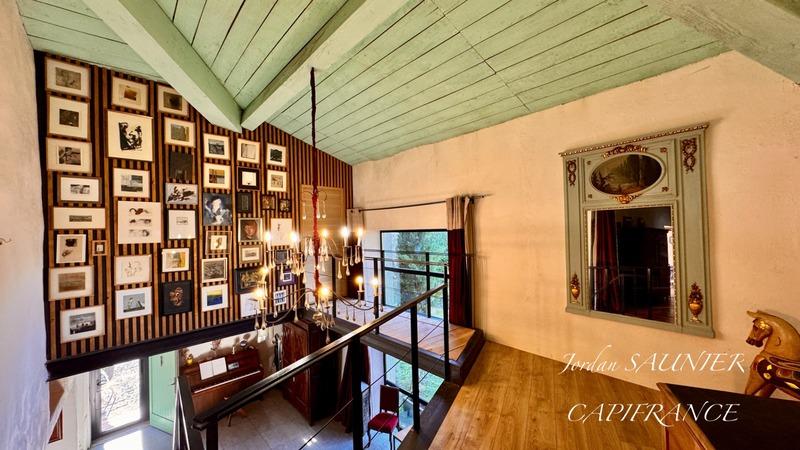 Propriété - 407 m² - 10 pièces