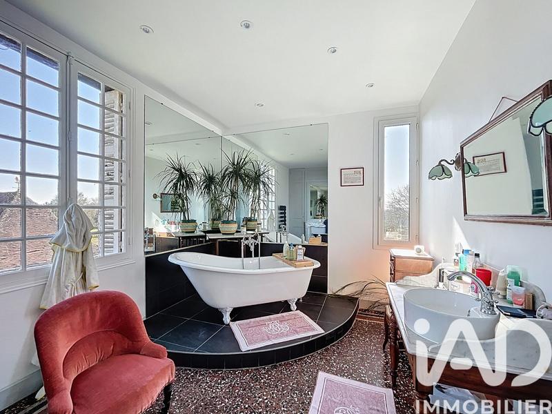 Maison - 453 m² - 12 pièces