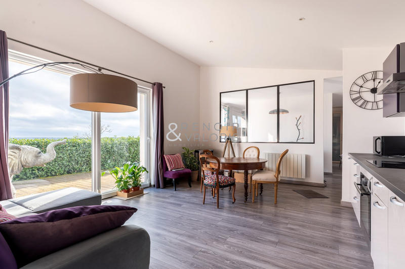 Maison - 270 m² - 10 pièces