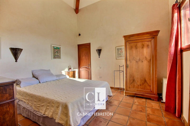 Villa - 419 m² - 6 pièces