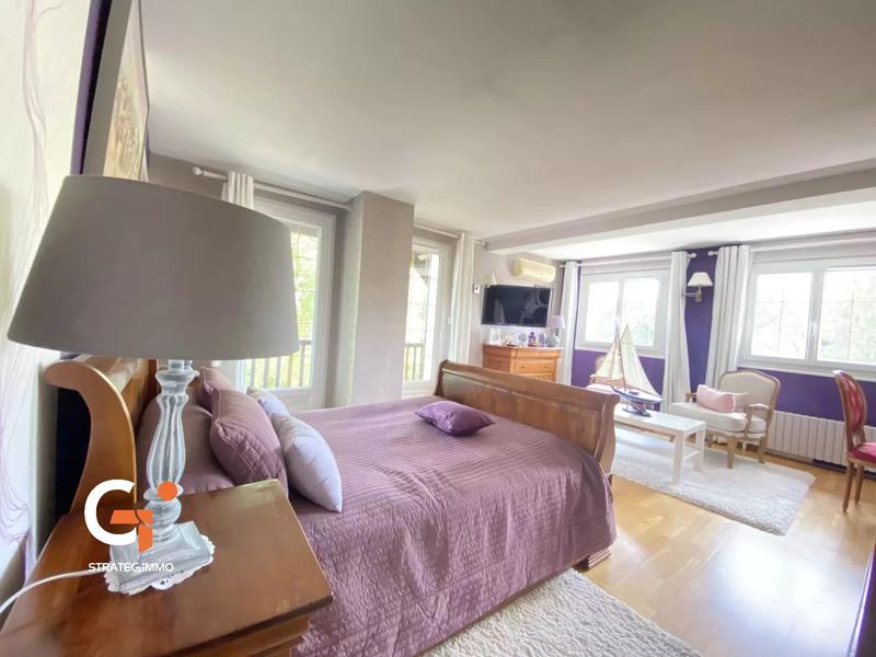 Propriété - 300 m² - 10 pièces