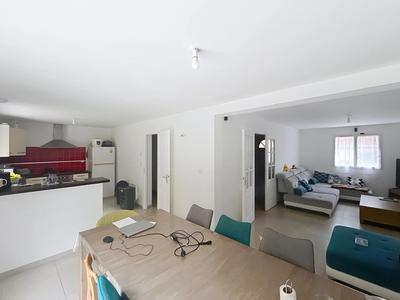 Maison - 93 m² - 4 pièces