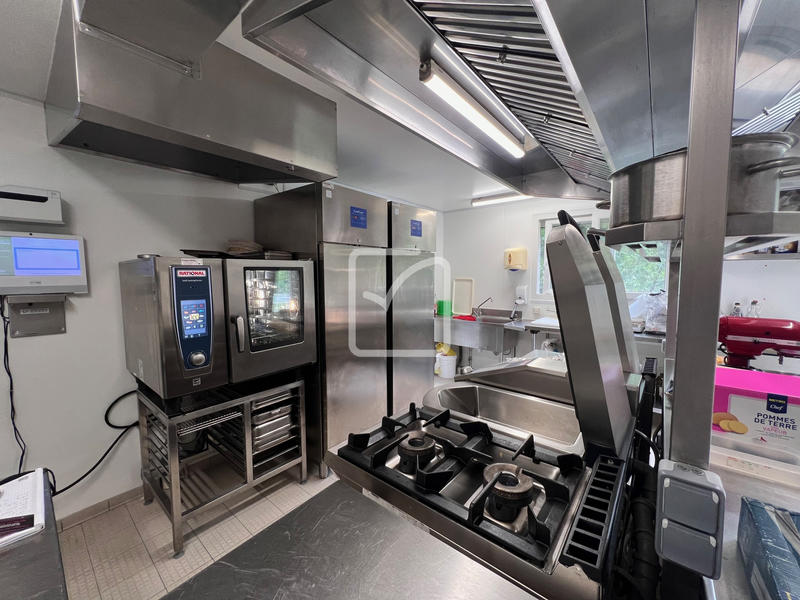 Maison - 418 m² - 20 pièces