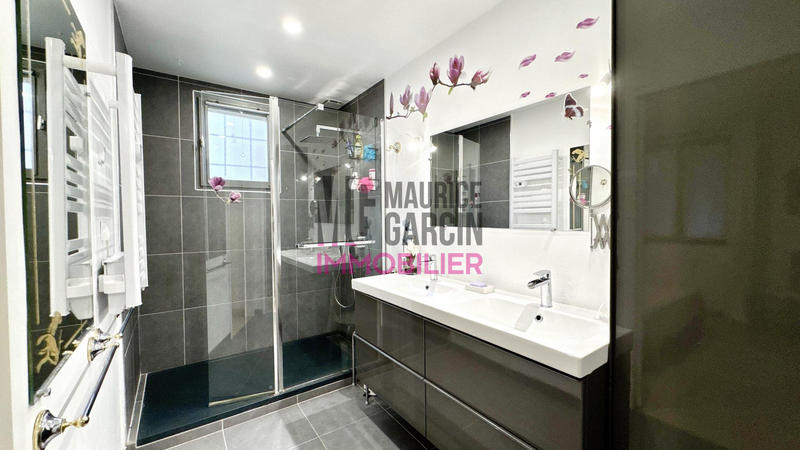 Maison - 224 m² - 9 pièces