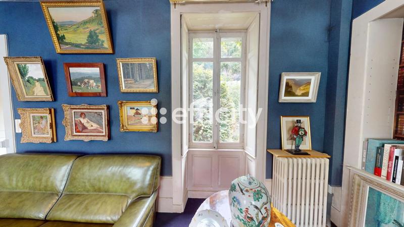 Maison - 296 m² - 12 pièces