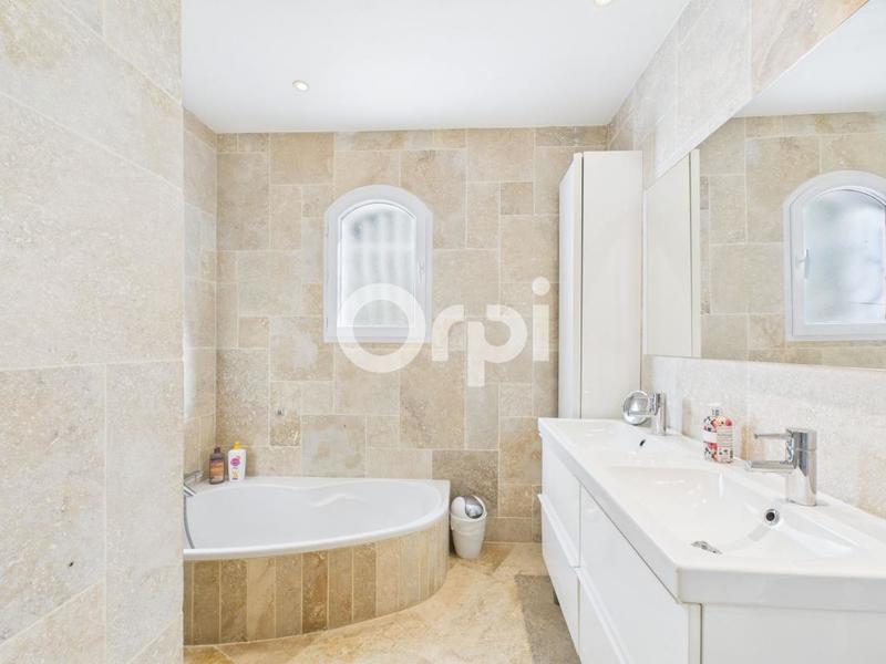 Villa - 200 m² - 6 pièces