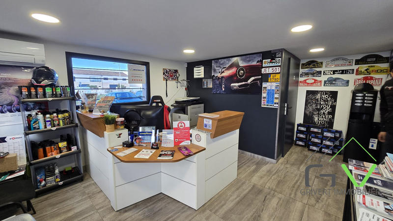 Local d'activités - 1 233 m²