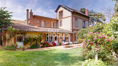 Maison - 360 m² - 9 pièces