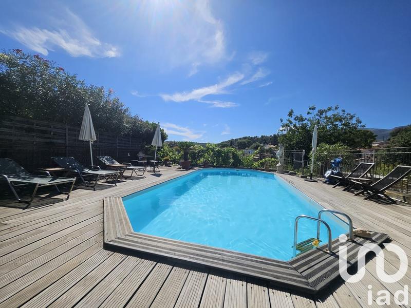 Maison - 323 m² - 12 pièces