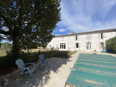 Maison - 241 m² - 6 pièces