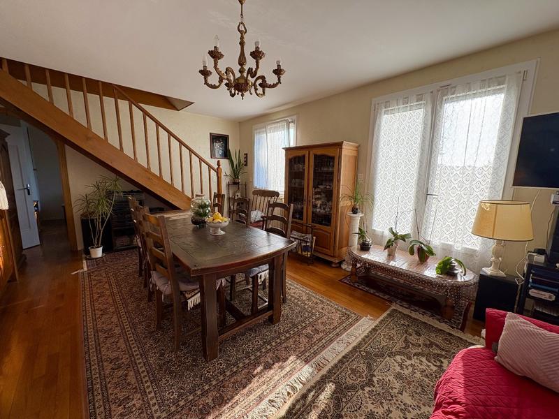 Maison - 234 m² - 5 pièces