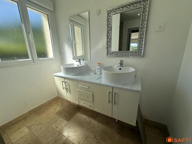 Maison - 330 m² - 15 pièces