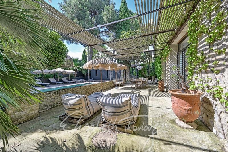 Maison - 220 m² - 6 pièces