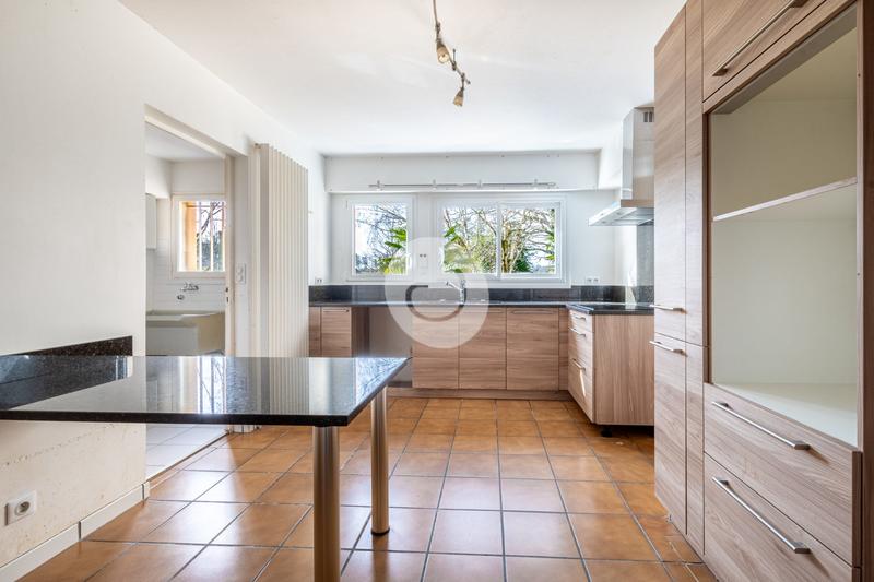 Maison - 427 m² - 14 pièces