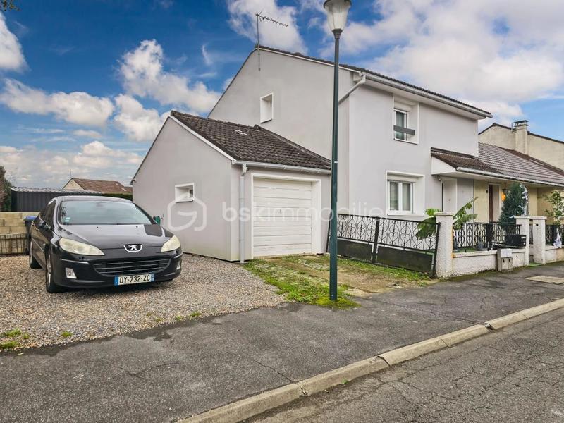 Maison - 98 m² - 5 pièces