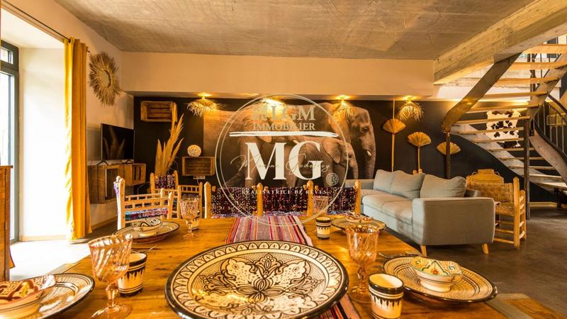 Maison - 1 046 m² - 29 pièces