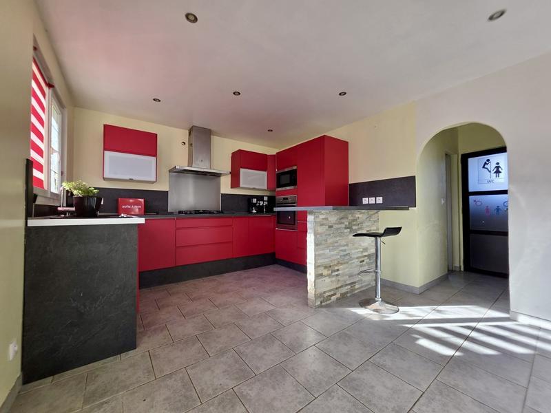 Maison - 99 m² - 6 pièces