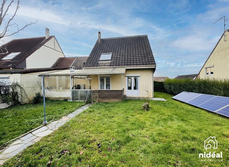 Maison traditionnelle - 90 m² - 4 pièces