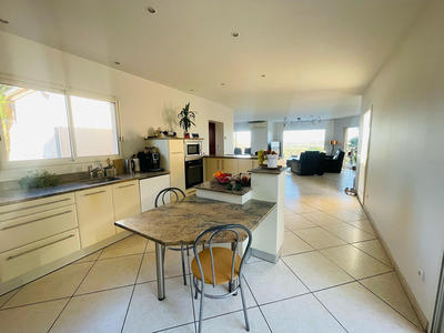 Maison - 219 m² - 7 pièces