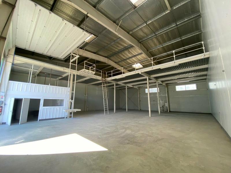 Entrepôt - 667 m²