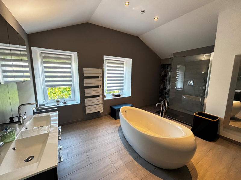 Maison - 338 m² - 8 pièces