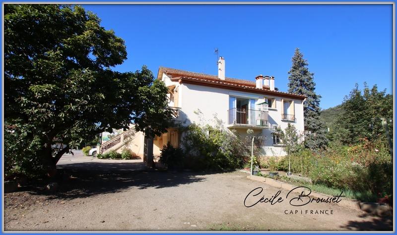 Maison - 236 m² - 13 pièces