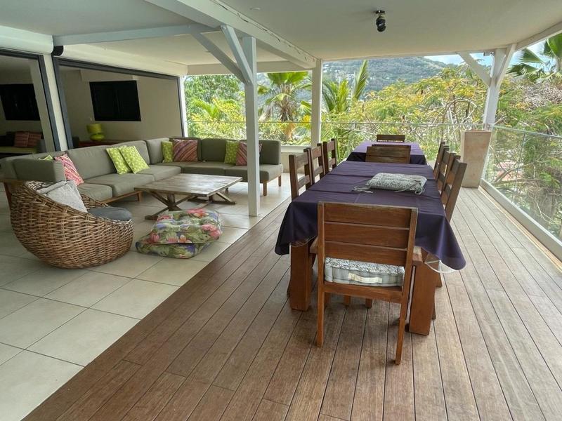 Maison - 236 m² - 8 pièces