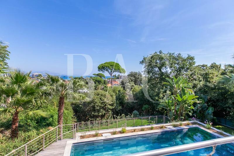 Villa - 320 m² - 8 pièces