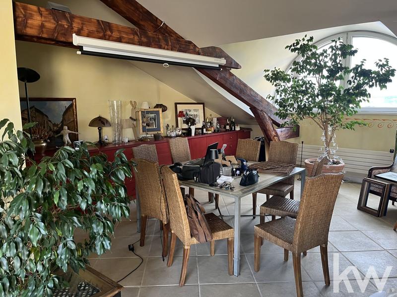 Appartement - 204 m² - 5 pièces