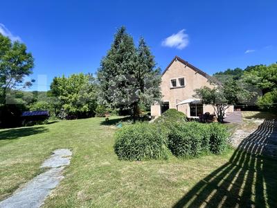 Maison traditionnelle - 165 m² - 7 pièces