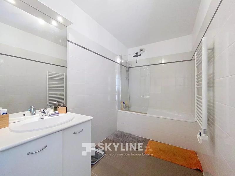 Appartement - 80 m² - 4 pièces