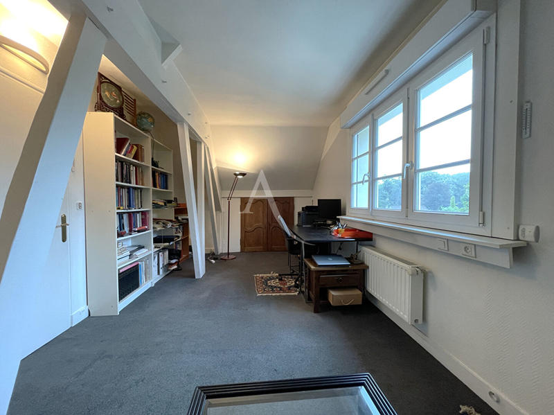 Maison - 251 m² - 8 pièces