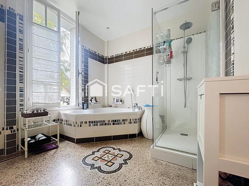 Maison - 220 m² - 6 pièces