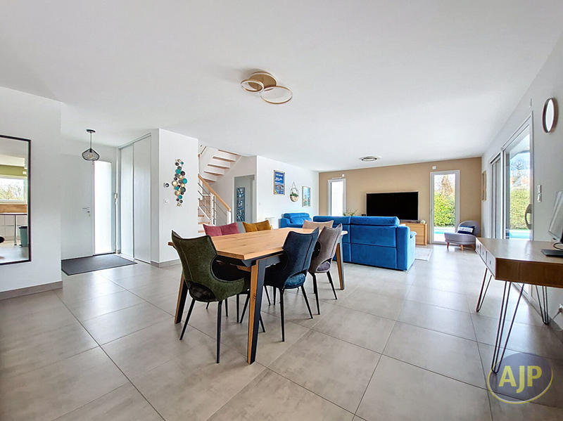 Maison - 142 m² - 6 pièces