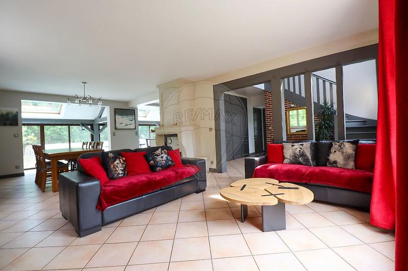 Maison - 200 m² - 7 pièces