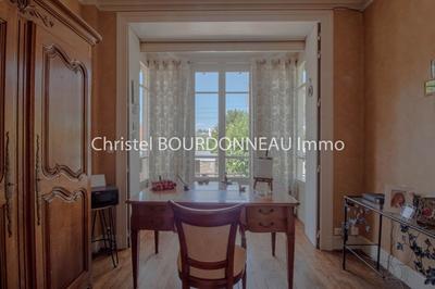 Maison - 201 m² - 9 pièces