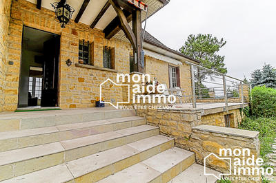 Maison - 244 m² - 8 pièces