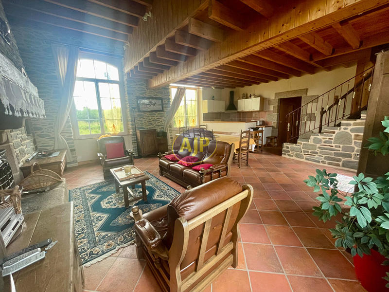 Maison - 180 m² - 9 pièces