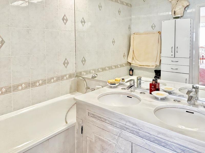 Appartement - 94 m² - 4 pièces