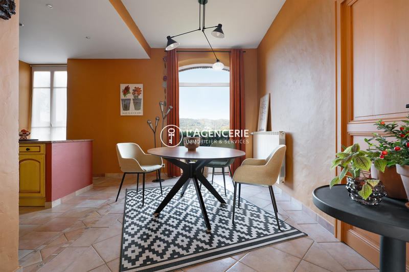 Maison - 300 m² - 7 pièces