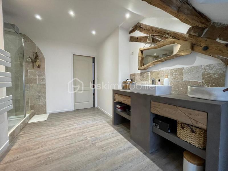 Maison en pierre - 228 m² - 8 pièces