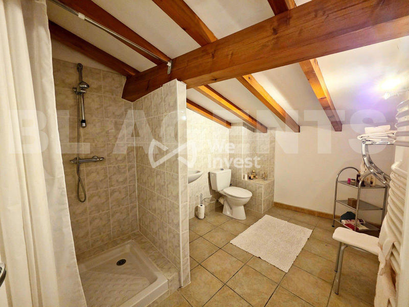 Maison - 212 m² - 7 pièces